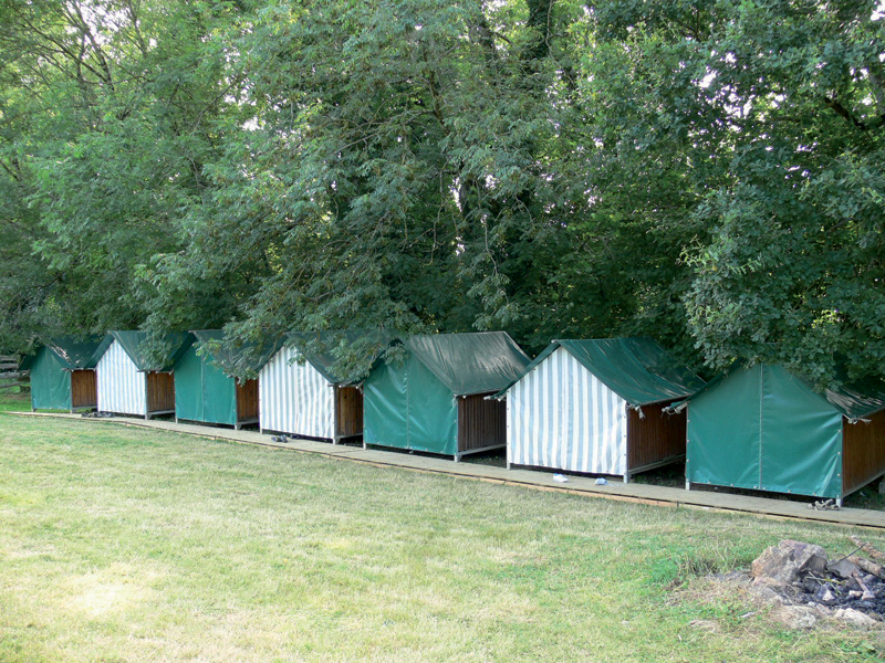 tentes en bois camping