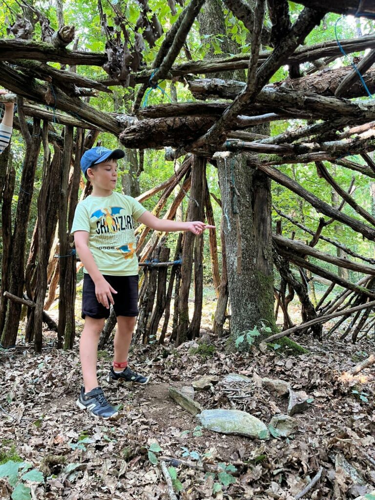 petits trappeurs; cabanes; colonies de vacances